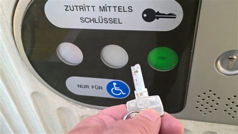 Zylinderwechsel-Service für Behinderten-WC-Schlüssel